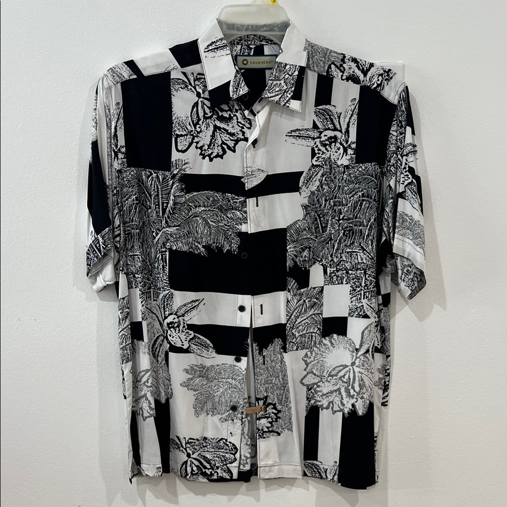 Black & White Tropical Print Short-Sleeve Shirt